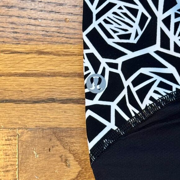 Lululemon Real Quick Crop in Posey Black White / Black - Picture 4 of 5